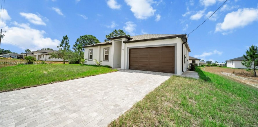 House in Lehigh Acres, Florida 3 bedrooms, 117.99 sq.m. № 1738384