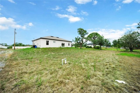 House in Lehigh Acres, Florida 3 bedrooms, 117.99 sq.m. № 1738384 - photo 29
