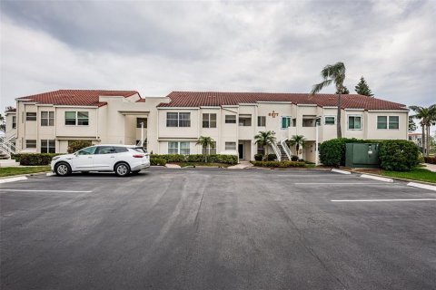 Copropriété à vendre à Saint Petersburg, Floride: 2 chambres, 106.37 m2 № 1657345 - photo 2