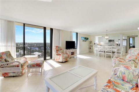 Condo in Tequesta, Florida, 3 bedrooms № 1963171 - photo 20