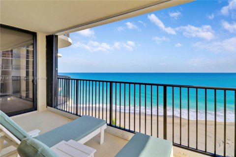 Condo in Tequesta, Florida, 3 bedrooms № 1963171 - photo 1