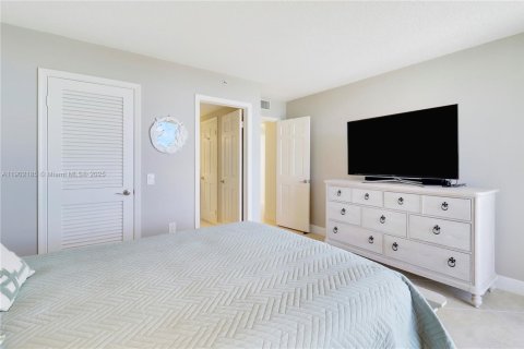 Condo in Tequesta, Florida, 3 bedrooms № 1963171 - photo 18