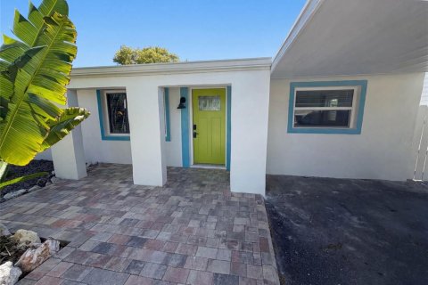 House in Hudson, Florida 3 bedrooms, 121.14 sq.m. № 2227795