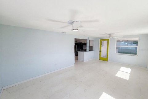 Casa en venta en Hudson, Florida, 3 dormitorios, 121.14 m2 № 2227795 - foto 3