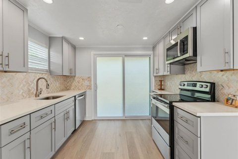 Villa ou maison à vendre à Hudson, Floride: 2 chambres, 153.2 m2 № 2316437 - photo 8