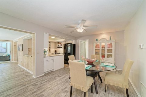 Villa ou maison à vendre à Sarasota, Floride: 2 chambres, 156.35 m2 № 2147737 - photo 16