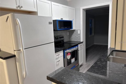 House in North Port, Florida 2 bedrooms, 75.44 sq.m. № 1537176 - photo 8