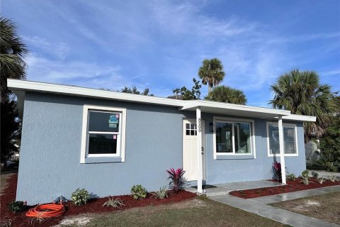 House in North Port, Florida 2 bedrooms, 75.44 sq.m. № 1537176 - photo 2