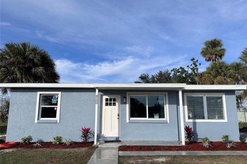 House in North Port, Florida 2 bedrooms, 75.44 sq.m. № 1537176 - photo 1