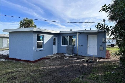 House in North Port, Florida 2 bedrooms, 75.44 sq.m. № 1537176 - photo 4