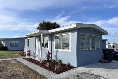 House in North Port, Florida 2 bedrooms, 75.44 sq.m. № 1537176 - photo 3
