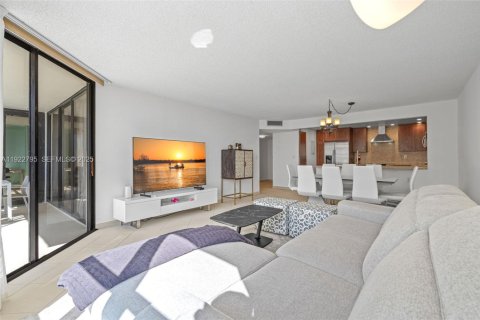 Купить кондоминиум в Майами, Флорида 2 спальни, 136.29м2, № 1976538 - фото 10