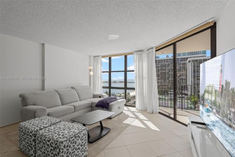 Купить кондоминиум в Майами, Флорида 2 спальни, 136.29м2, № 1976538 - фото 15