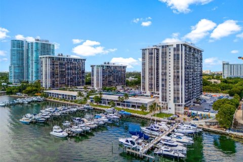 Купить кондоминиум в Майами, Флорида 2 спальни, 136.29м2, № 1976538 - фото 28