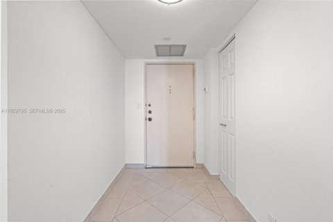 Купить кондоминиум в Майами, Флорида 2 спальни, 136.29м2, № 1976538 - фото 5