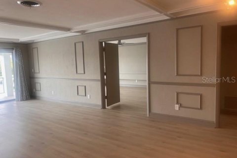 Condo in Saint Petersburg, Florida, 2 bedrooms  № 2103861 - photo 4