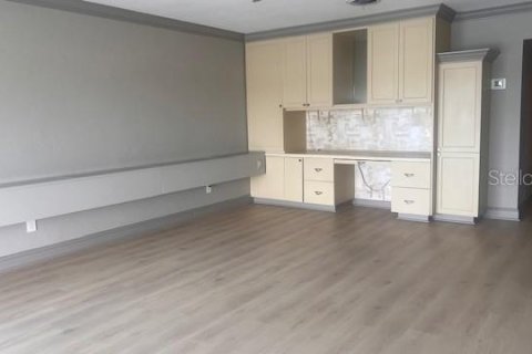 Condo in Saint Petersburg, Florida, 2 bedrooms  № 2103861 - photo 8