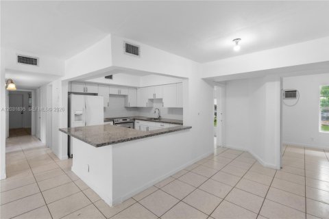 Casa en alquiler en Wilton Manors, Florida, 5 dormitorios, 139.35 m2 № 2193205 - foto 7