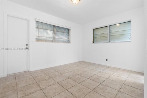 Casa en alquiler en Wilton Manors, Florida, 5 dormitorios, 139.35 m2 № 2193205 - foto 17