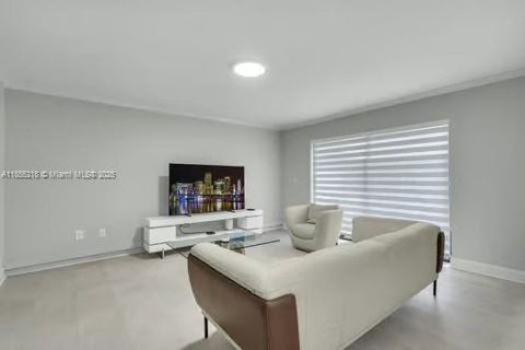 Townhouse in Miami, Florida 3 bedrooms, 119.75 sq.m. № 1883830 - photo 8