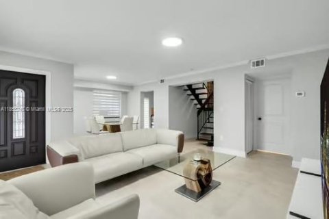 Townhouse in Miami, Florida 3 bedrooms, 119.75 sq.m. № 1883830 - photo 6