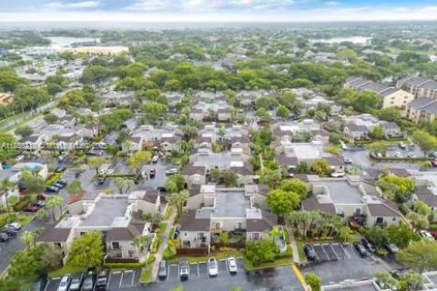 Townhouse in Miami, Florida 3 bedrooms, 119.75 sq.m. № 1883830 - photo 27