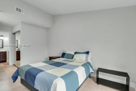 Townhouse in Miami, Florida 3 bedrooms, 119.75 sq.m. № 1883830 - photo 21