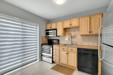 Townhouse in Miami, Florida 3 bedrooms, 119.75 sq.m. № 1883830 - photo 12