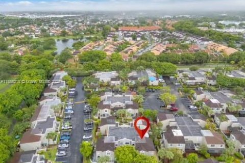 Townhouse in Miami, Florida 3 bedrooms, 119.75 sq.m. № 1883830 - photo 26