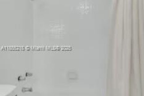 Townhouse in Miami, Florida 3 bedrooms, 119.75 sq.m. № 1883830 - photo 15