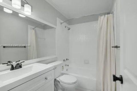 Townhouse in Miami, Florida 3 bedrooms, 119.75 sq.m. № 1883830 - photo 16
