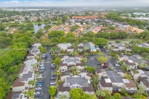 Townhouse in Miami, Florida 3 bedrooms, 119.75 sq.m. № 1883830 - photo 25