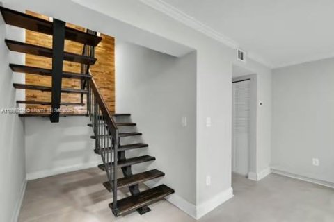 Townhouse in Miami, Florida 3 bedrooms, 119.75 sq.m. № 1883830 - photo 10