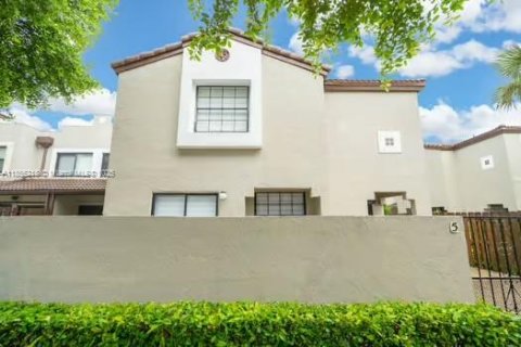 Townhouse in Miami, Florida 3 bedrooms, 119.75 sq.m. № 1883830 - photo 1