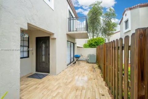 Townhouse in Miami, Florida 3 bedrooms, 119.75 sq.m. № 1883830 - photo 4