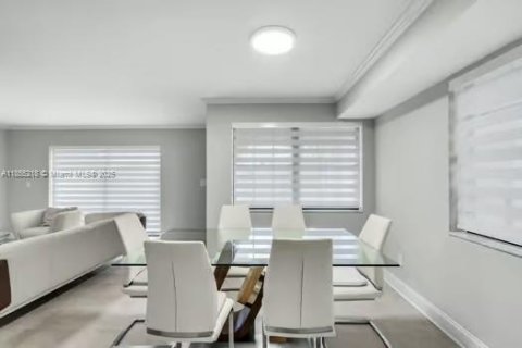 Townhouse in Miami, Florida 3 bedrooms, 119.75 sq.m. № 1883830 - photo 13