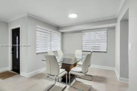 Townhouse in Miami, Florida 3 bedrooms, 119.75 sq.m. № 1883830 - photo 5