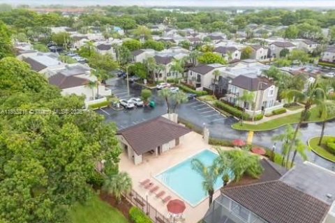 Townhouse in Miami, Florida 3 bedrooms, 119.75 sq.m. № 1883830 - photo 30