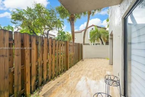 Townhouse in Miami, Florida 3 bedrooms, 119.75 sq.m. № 1883830 - photo 3