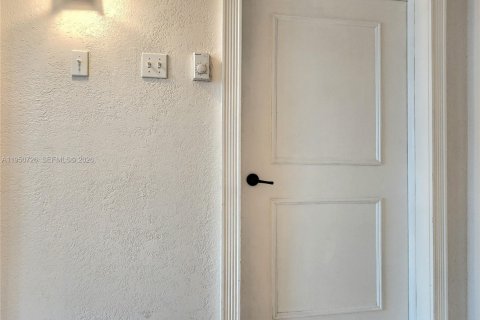 Купить кондоминиум в Халландейл-Бич, Флорида 2 спальни, 115.94м2, № 2062136 - фото 15