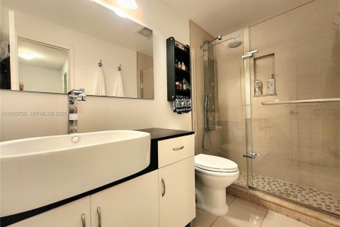 Купить кондоминиум в Халландейл-Бич, Флорида 2 спальни, 115.94м2, № 2062136 - фото 13