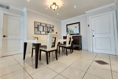 Купить кондоминиум в Халландейл-Бич, Флорида 2 спальни, 115.94м2, № 2062136 - фото 8