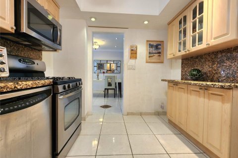 Купить кондоминиум в Халландейл-Бич, Флорида 2 спальни, 115.94м2, № 2062136 - фото 11