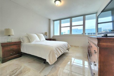 Купить кондоминиум в Халландейл-Бич, Флорида 2 спальни, 115.94м2, № 2062136 - фото 14