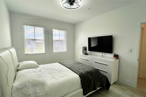 Townhouse in Pembroke Pines, Florida 4 bedrooms, 180.04 sq.m. № 1857090 - photo 25