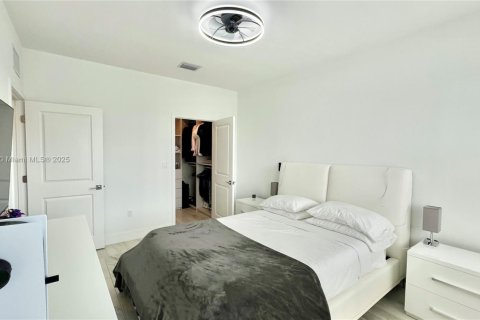 Townhouse in Pembroke Pines, Florida 4 bedrooms, 180.04 sq.m. № 1857090 - photo 28