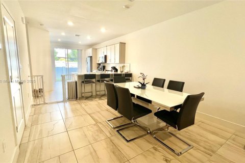 Townhouse in Pembroke Pines, Florida 4 bedrooms, 180.04 sq.m. № 1857090 - photo 6