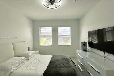 Townhouse in Pembroke Pines, Florida 4 bedrooms, 180.04 sq.m. № 1857090 - photo 27