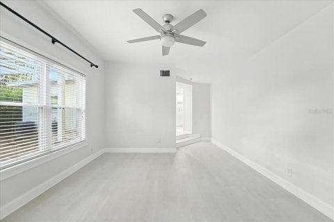 House in Winter Park, Florida 3 bedrooms, 162.58 sq.m. № 1905668 - photo 9