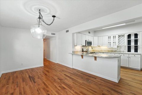 House in Winter Park, Florida 3 bedrooms, 162.58 sq.m. № 1905668 - photo 6
